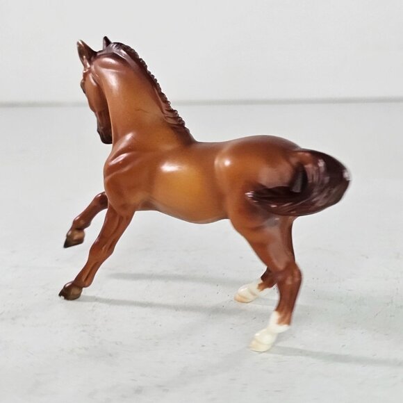 Breyer Stablemate Horse Warmblood Chestnut Two Socks #5412 G2 RUBS - Picture 5 of 9